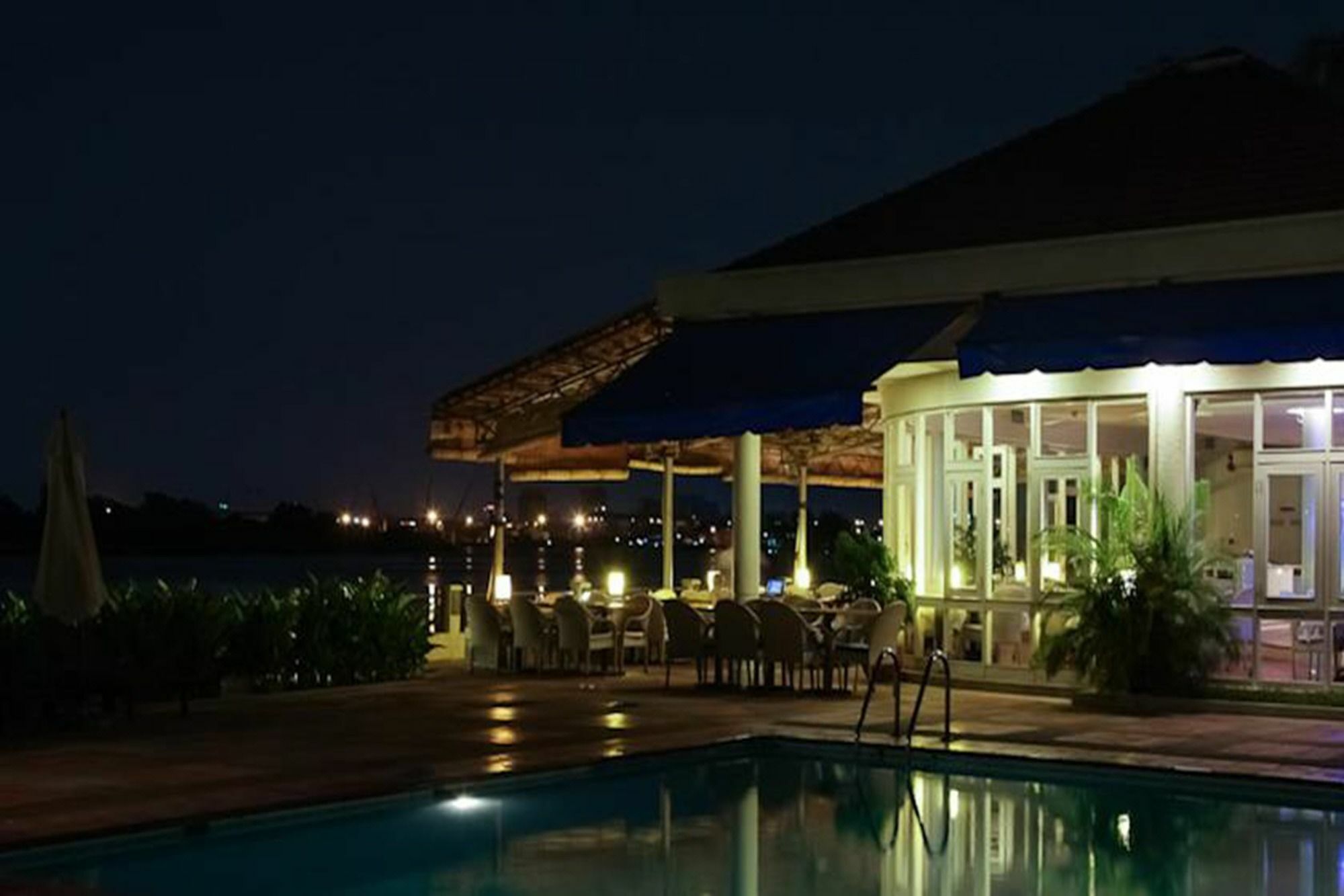 Riverside Serviced Apartments Хошимин Екстериор снимка